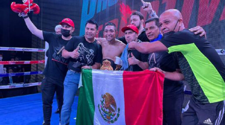 México estrena campeón mundial de boxeo con Esteban Bermúdez