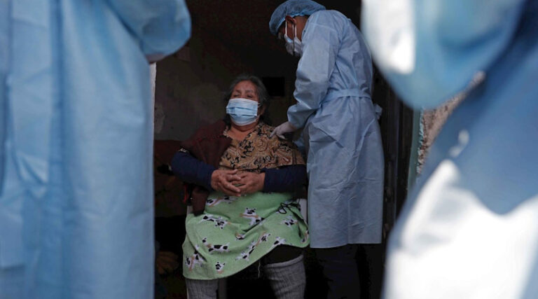 Perú ajusta cifra de muertos por COVID a más de 180 mil