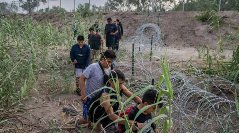 Biden acata orden del Título 42 y seguirán expulsiones rápidas de migrantes a México