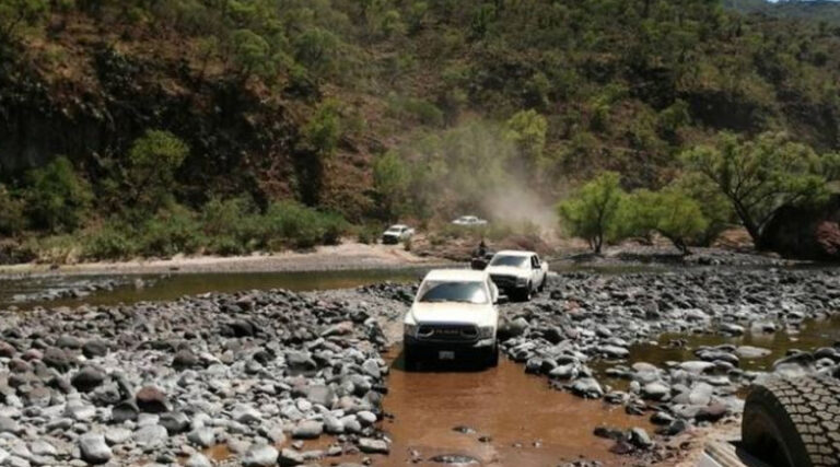 Retiene gente armada a reporteros en sierra de Sinaloa