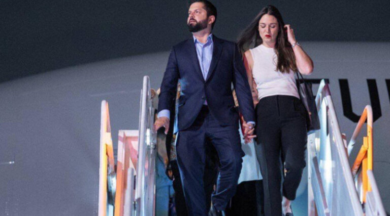 Gabriel Boric, presidente de Chile, llega a México
