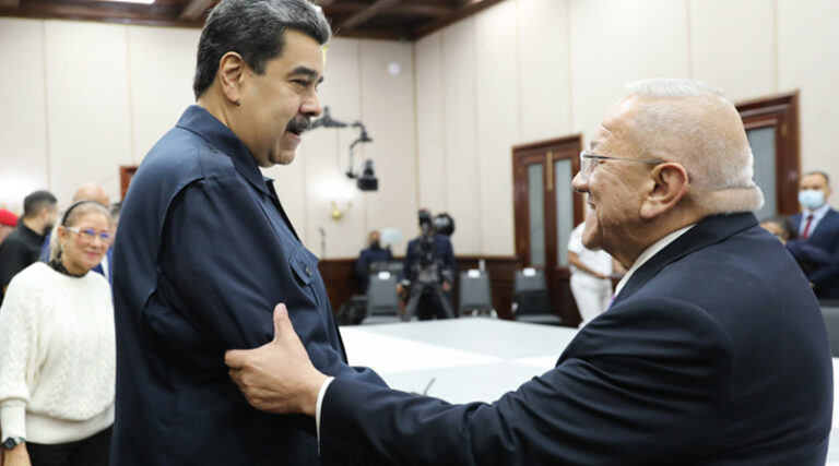 Oposición venezolana exige a Maduro fijar fecha para seguir diálogo en México