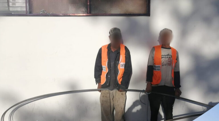 Los atoraron en la movida, se querían llevar varilla de gratis