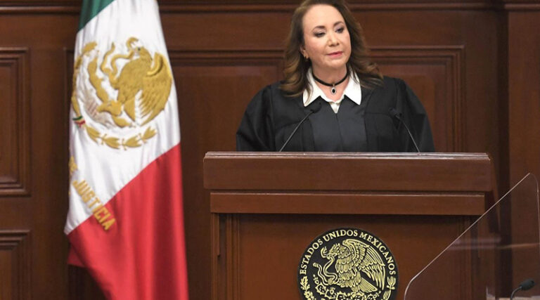 UNAM despide a Martha Rodríguez, asesora de tesis de Yasmín Esquivel