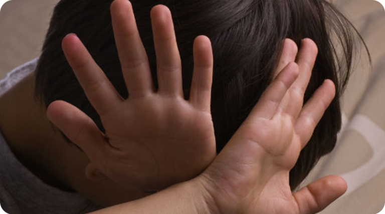 Rescatan a niño de 4 años maltratado por su madre y tía en Hidalgo