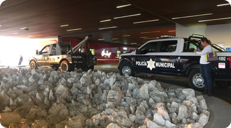 Balean a pareja en medio de plaza comercial de Querétaro