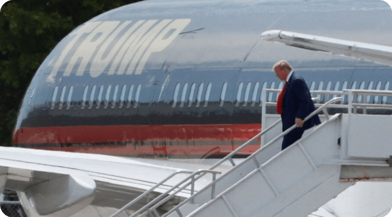 Trump llega a Miami para comparecer en caso de documentos clasificados