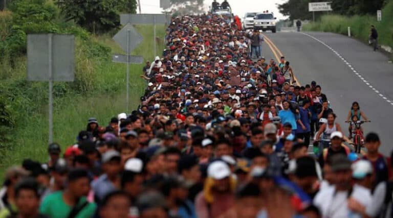 Cumple cuatro días varada en Oaxaca caravana migrante