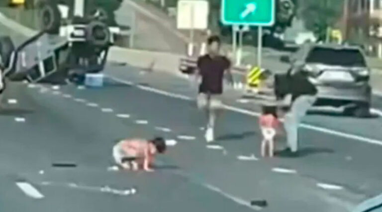 Niños en Pañales Salen Disparados tras Aparatoso Choque