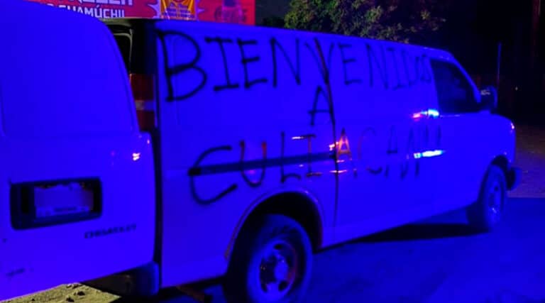 Abandonan camioneta con cuerpos en Culiacán; 2 eran de Durango