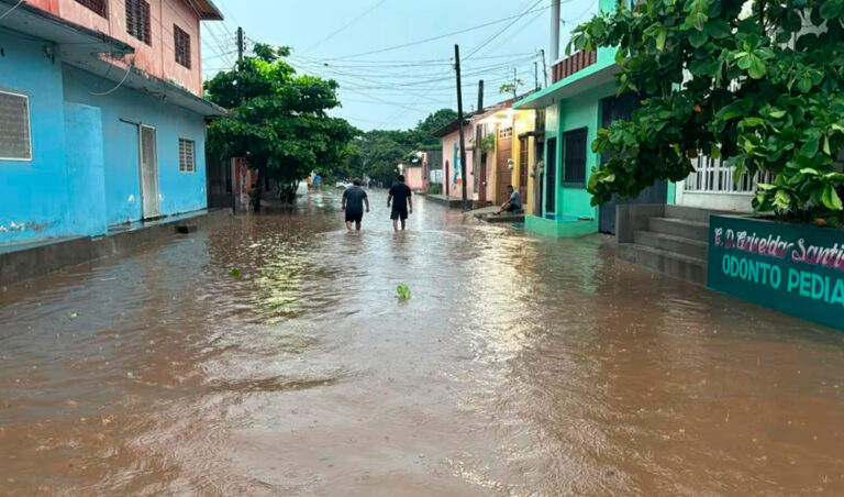 Decena de comunidades incomunicadas por lluvias en Oaxaca