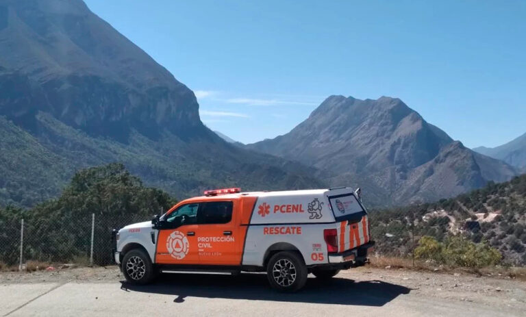 Rescatan a tres motociclistas