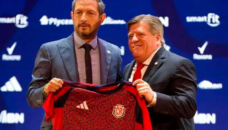 Miguel Herrera es presentado como entrenador de Costa Rica