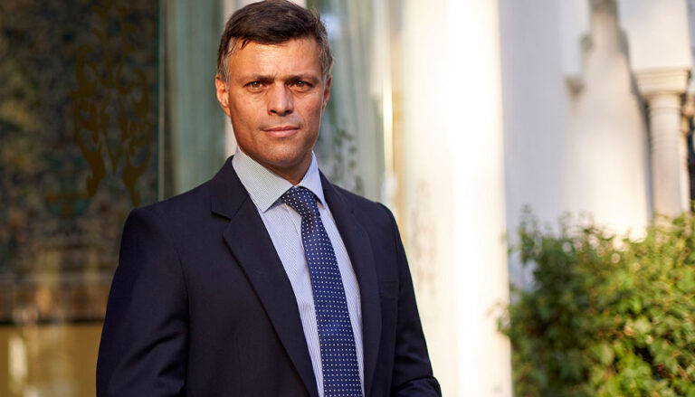 Gobierno de Maduro pide orden de arresto contra Leopoldo López