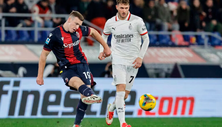 Santiago Giménez y el AC Milan en picada; perdieron ante el Bolonia