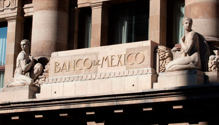 Peso inicia marzo con ganancias ante el dólar