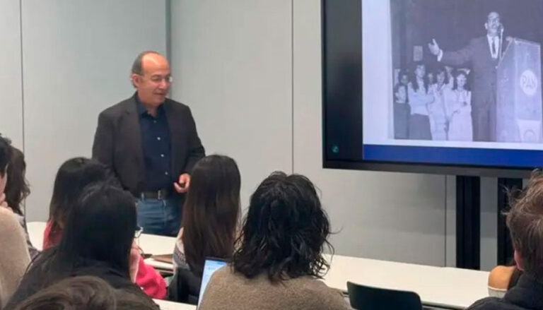 Felipe Calderón ahora es profesor e imparte seminarios