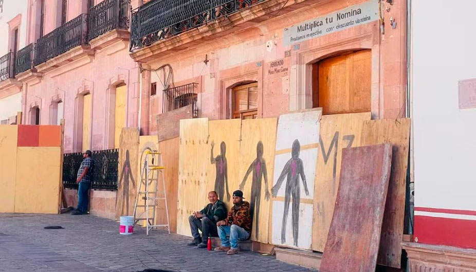 Blindan Palacio de Gobierno de Zacatecas por marcha del 8M